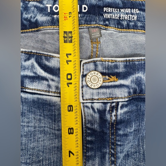 Torrid Women's Perfect Wide Leg Vintage Strech Distressed Jeans - Picture 11 of 12